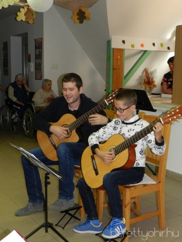 Az időseket köszöntötték 25